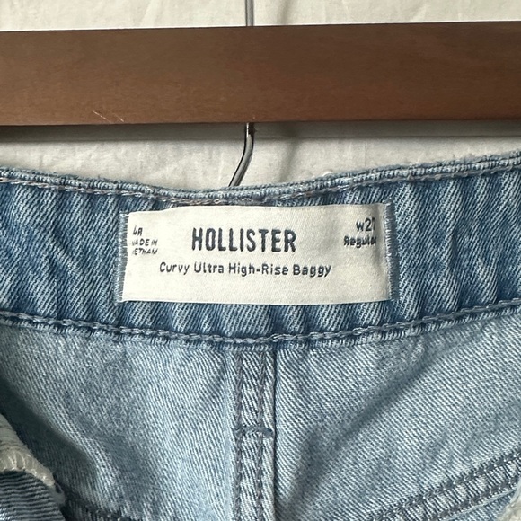 Hollister Curvy Ultra High-Rise Baggy Jeans - Picture 2 of 6